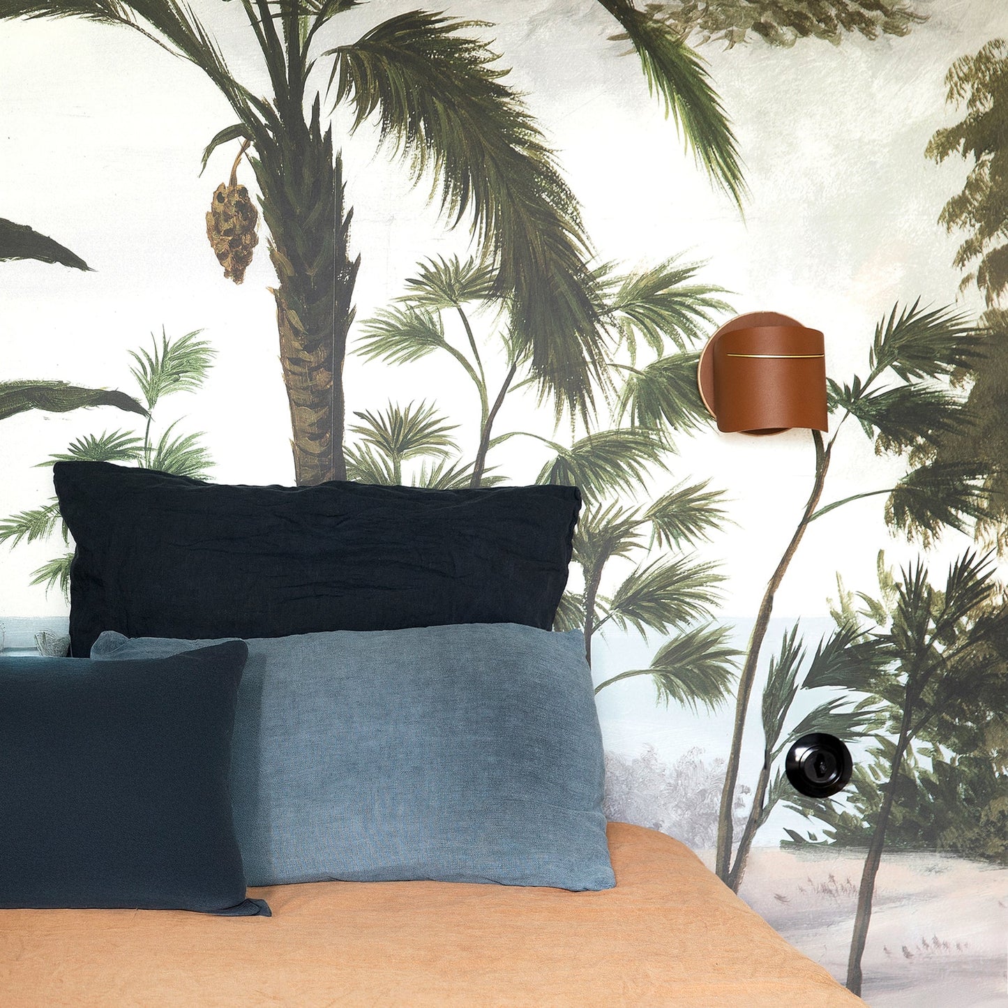 Applique murale design sculptural & écoresponsable Pistil - JURIE & JARRE - La Maison MilanaisePIAP01FONOBeige LinChêne foncé recycléFil Noir (prise secteur)