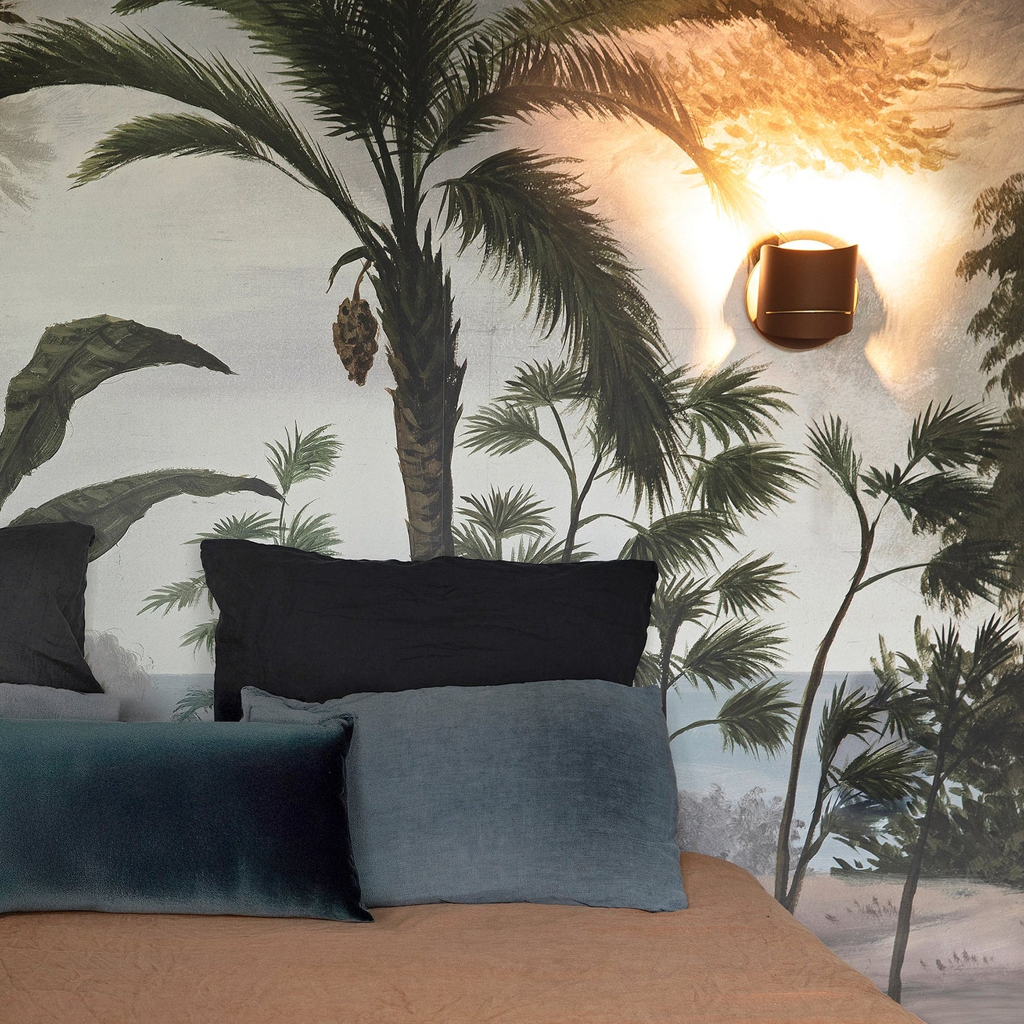 Applique murale design sculptural & écoresponsable Pistil - JURIE & JARRE - La Maison MilanaisePIAP01FONOBeige LinChêne foncé recycléFil Noir (prise secteur)