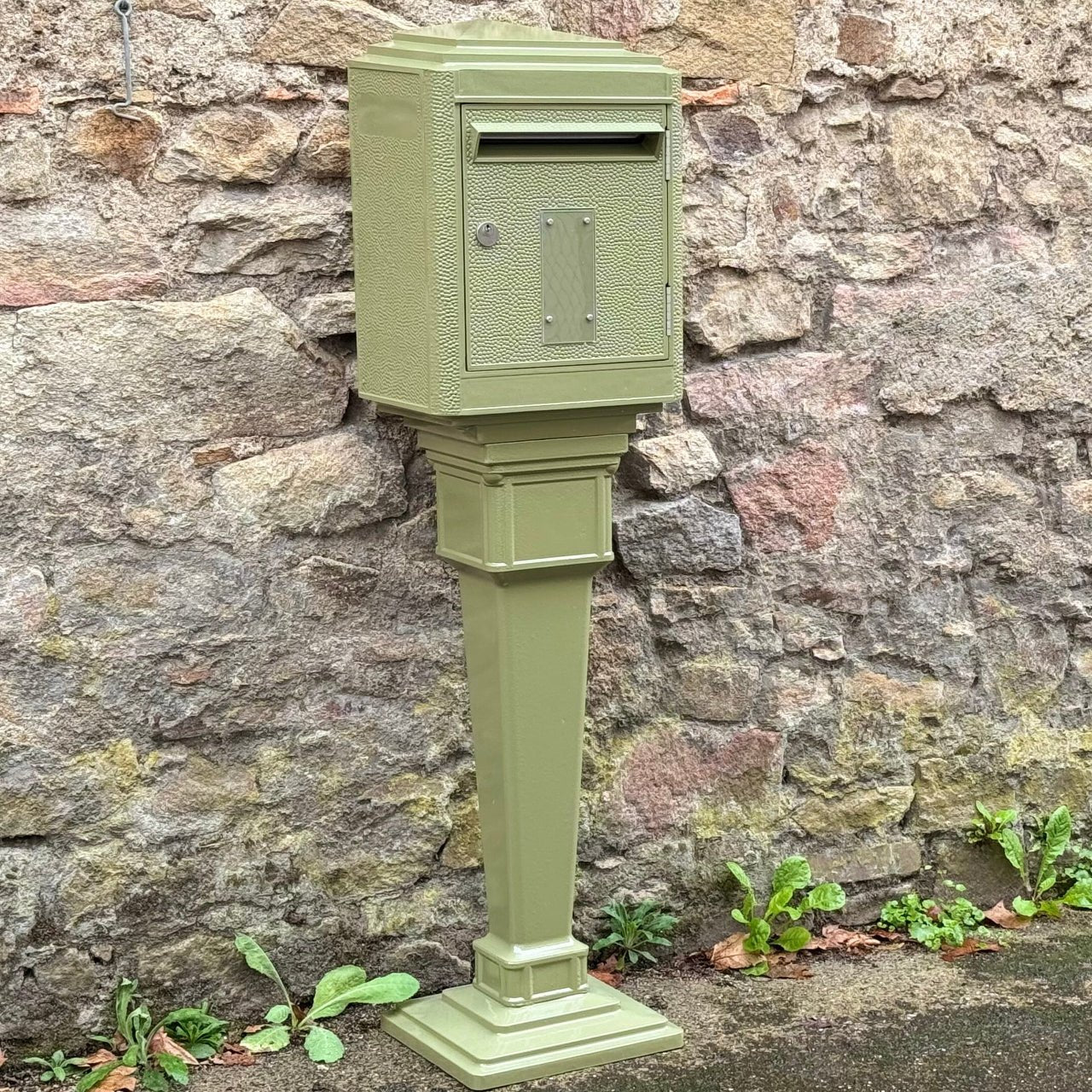 Boîte aux lettres modèle 1950 avec colonne - LA BOÎTE JAUNE - La Maison MilanaiseRCOL50 - GMCKAKIKaki
