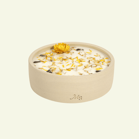 Bougie Fleurie en Grès – Pétales de Tournesol - MAISON SEJOUR - La Maison MilanaisePETALESDETOURNESOL - 1200g - 40H