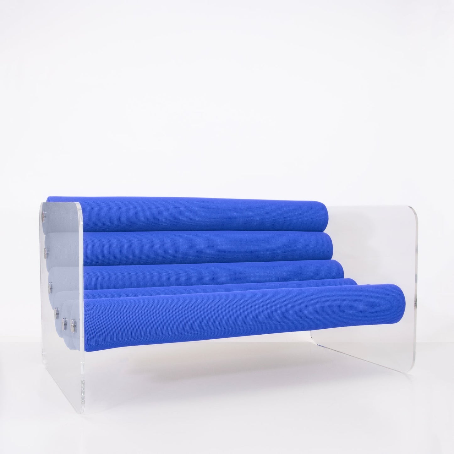 Canapé en altuglas et assise runner tissus alvéolaire MW02 - KUUMO DESIGN - La Maison MilanaiseCANAPEMW02TISSUS64BleuTransparent150x86.5xH77.5cm