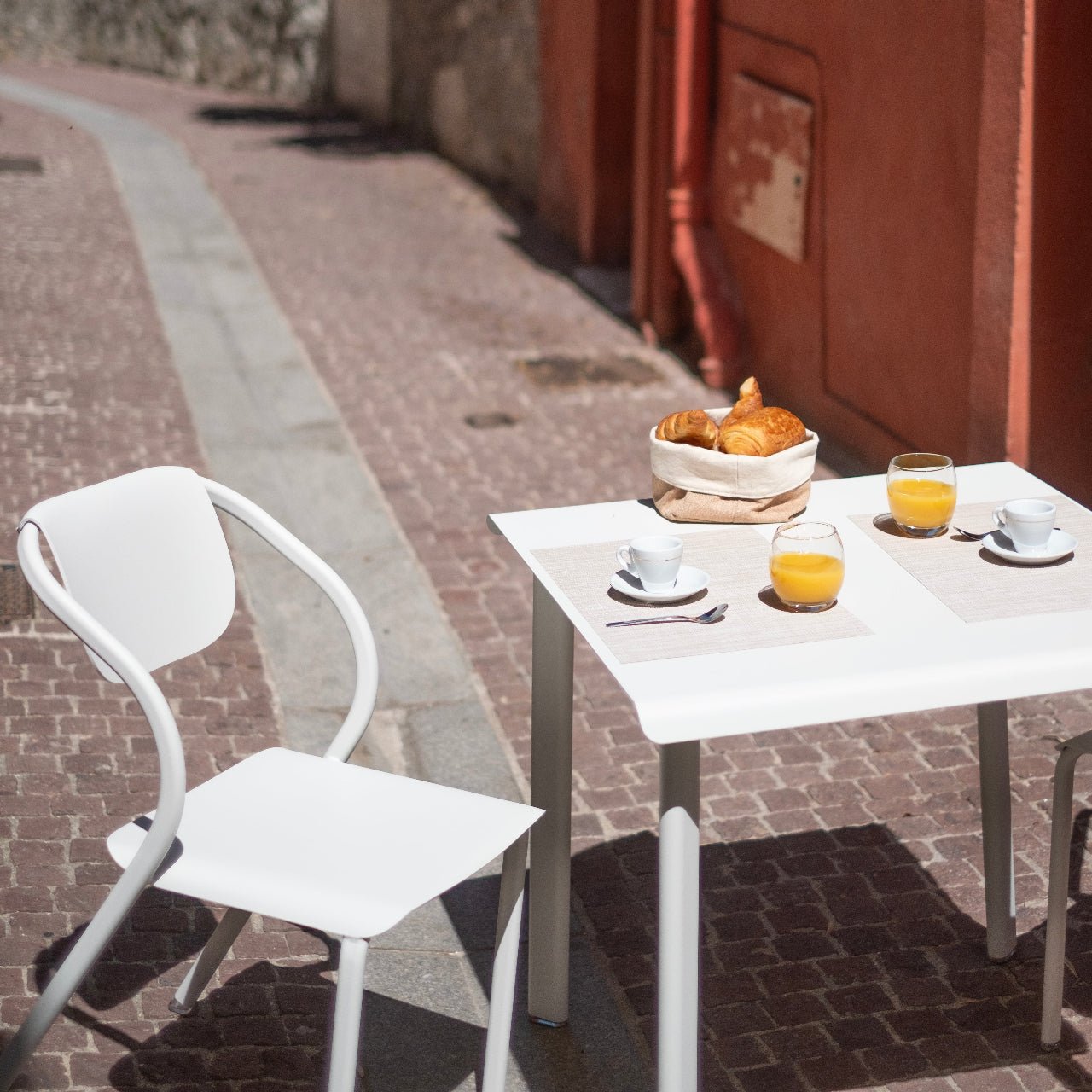 Chaise Confort en aluminium design français et coloré - ALLURE D'AZUR - La Maison Milanaise582004LAGUNELagune