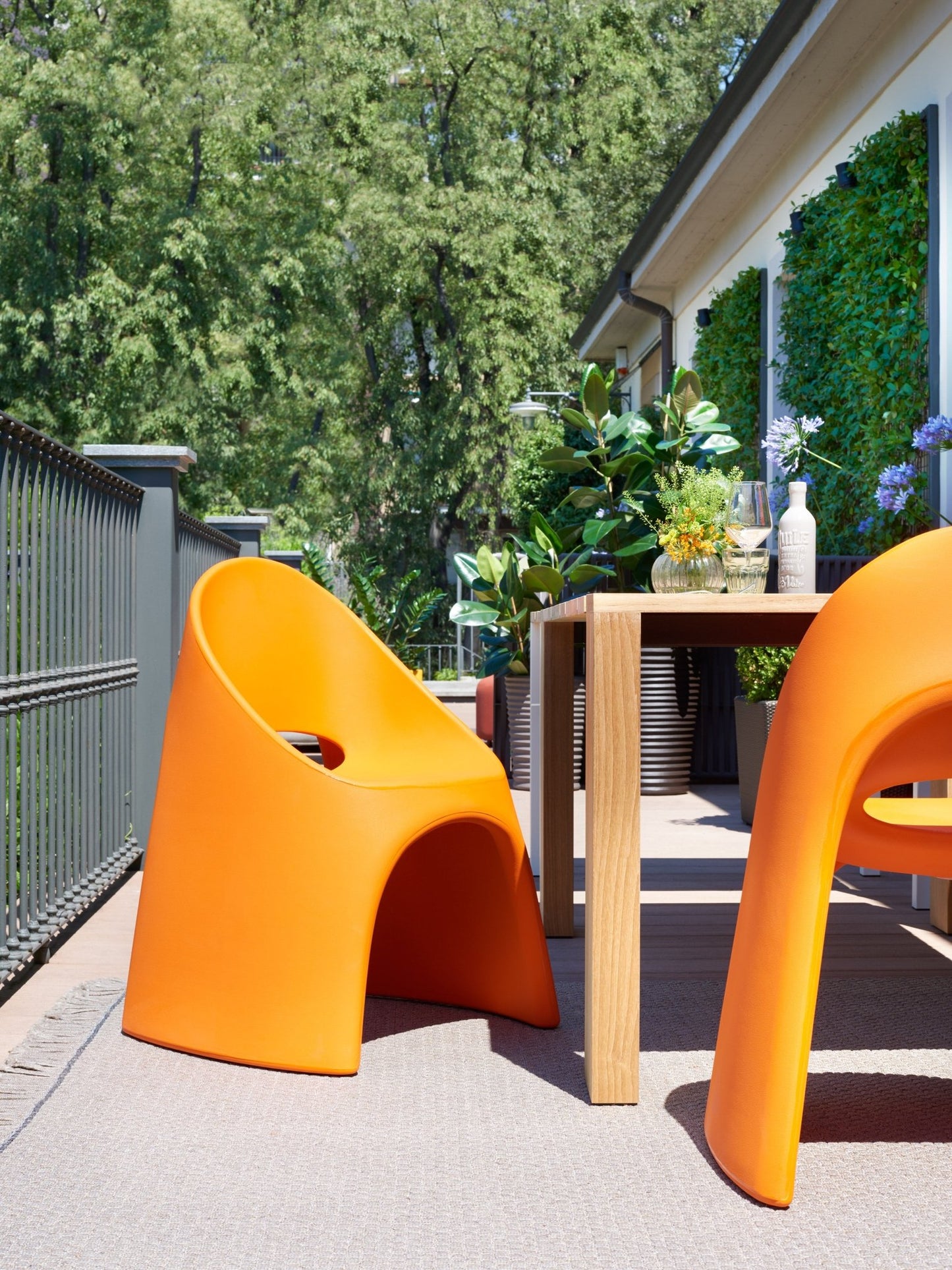 Chaise empilable Amélie – Design par Italo Pertichini - SLIDE - La Maison MilanaiseAMELIE10Orange