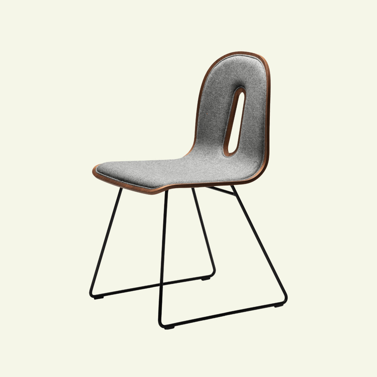 Chaise en bois et métal Gotham Woody - CHAIRS AND MORE - La Maison MilanaiseGOTHAMWOODYSL - IChaise L44cmxH83cmxP53cm hauteur d'assise 47cmNoyer et Tissus