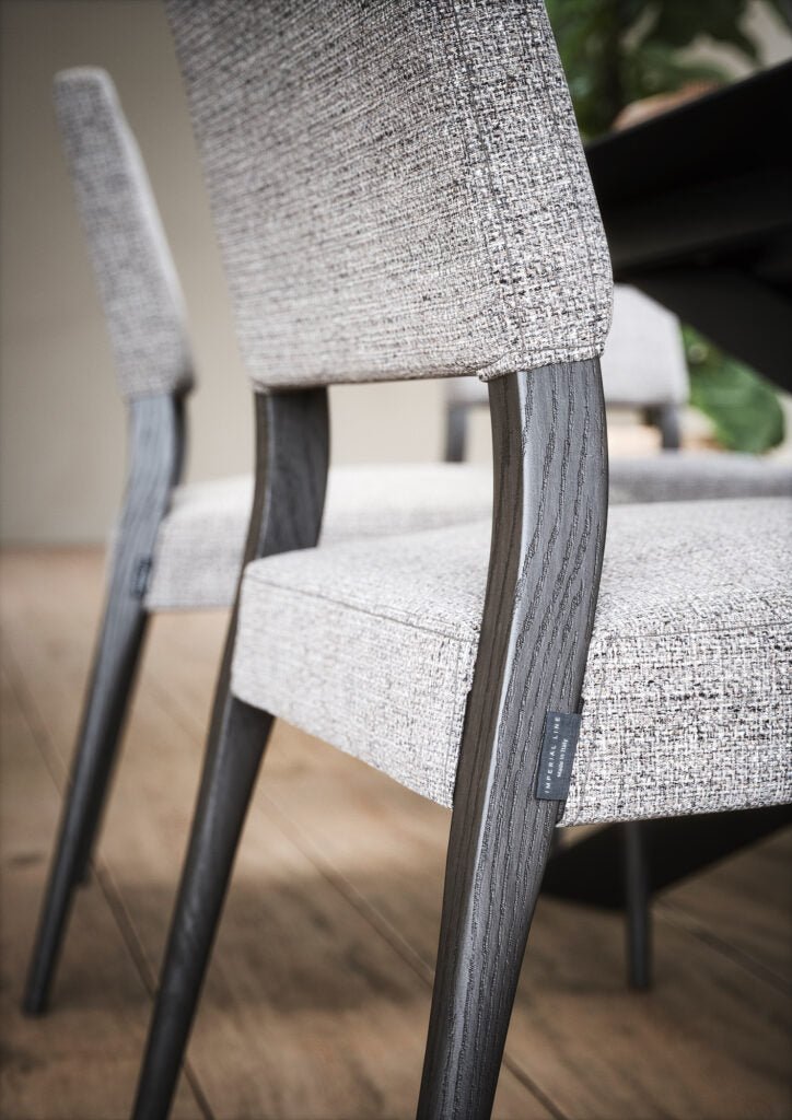 Chaise PEGGY Lot de 2 – Tissu texturé gris & structure bois carbone - IMPERIAL LINE - La Maison MilanaisePEGGY