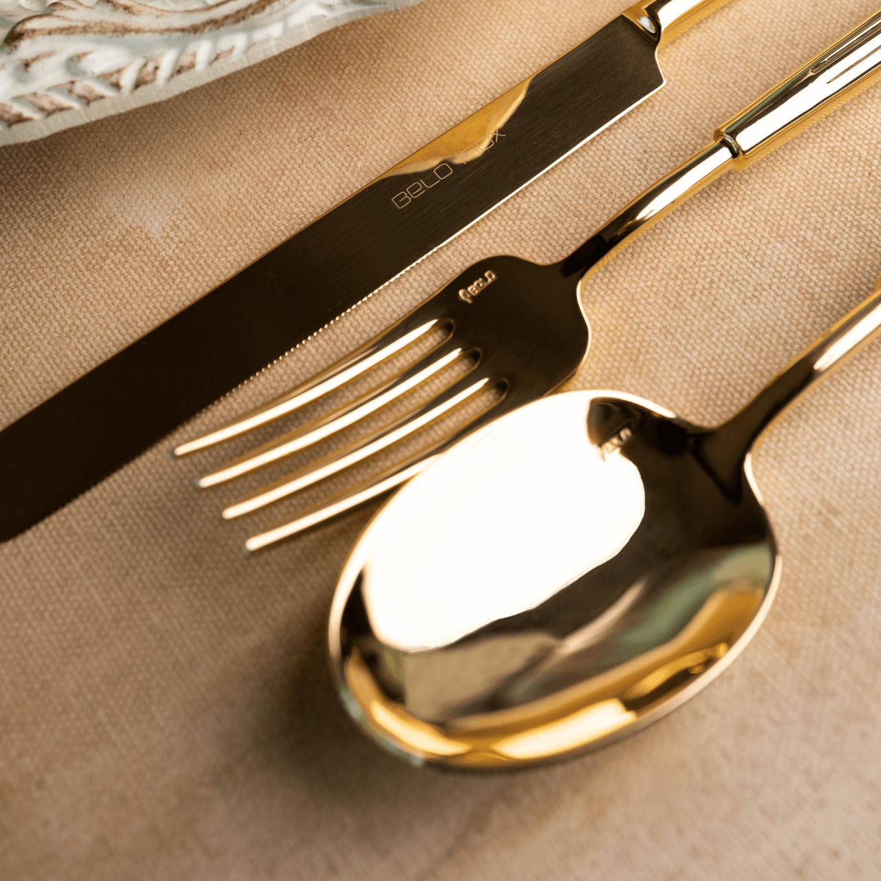 Couverts IMPALA en acier inox 18/10 – Élégance artisanale par BELO INOX - La Maison MilanaiseIMPALADOREMIROIR24Doré Miroir24 Pièces