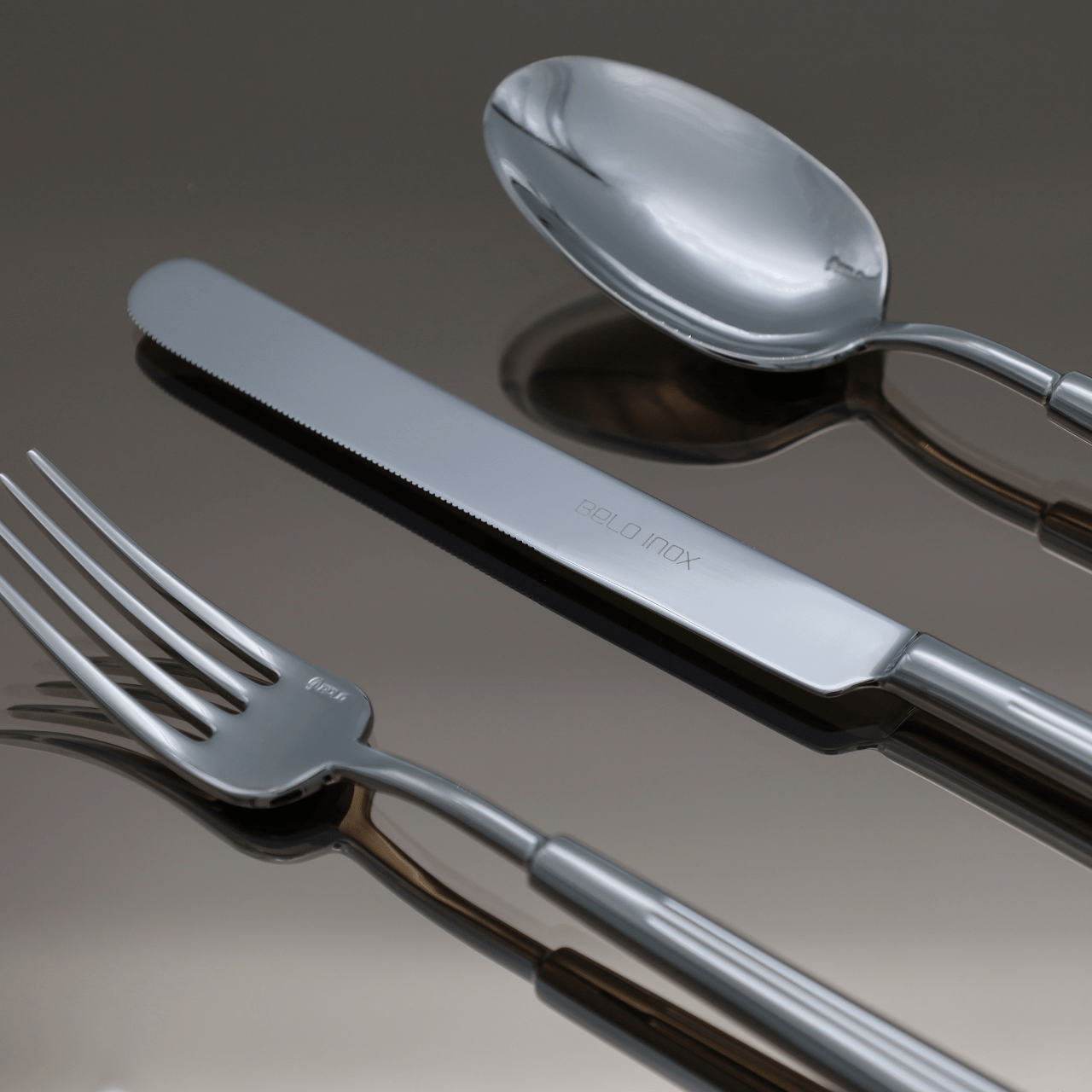 Couverts IMPALA en acier inox 18/10 – Élégance artisanale par BELO INOX - La Maison MilanaiseIMPALAPOLIMIROIR24Poli Miroir24 Pièces