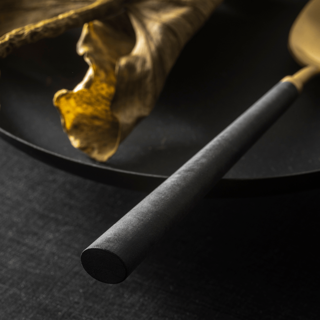 Couverts YUME en inox 18/10 – Minimalisme sensuel & finitions brossées d’exception - BELO INOX - La Maison MilanaiseYUME - 5Doré 24K Brossé75 Pièces
