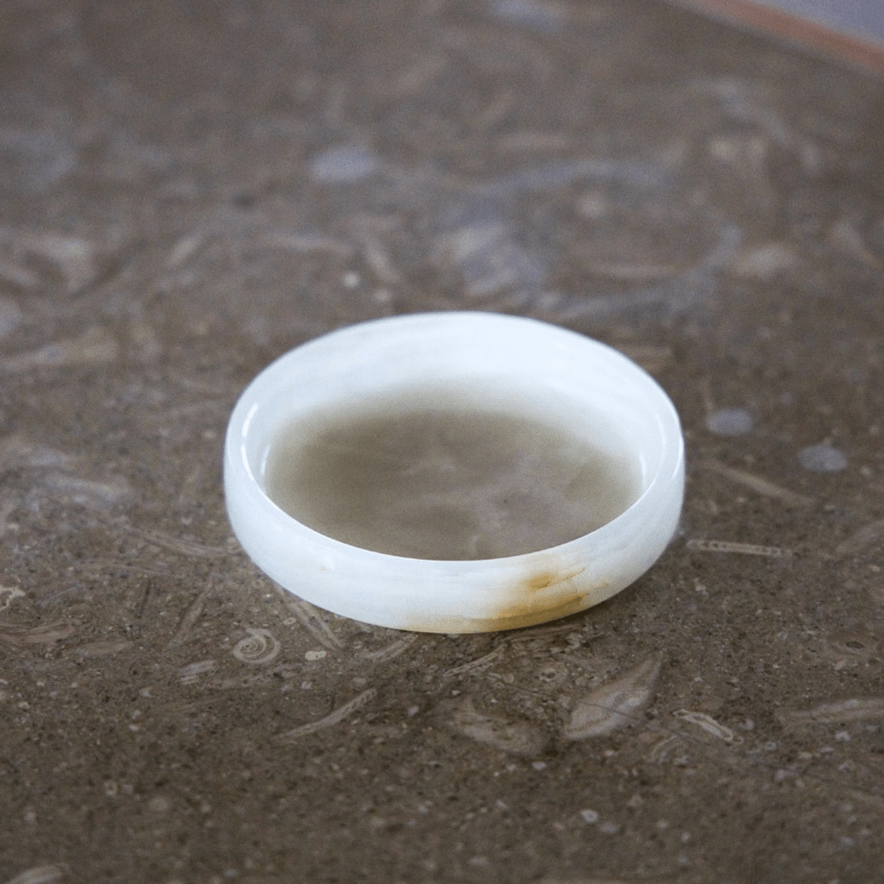 Dessous de bouteille ou vide poche rond en onyx blanc - MANIFESTE - La Maison MilanaiseVIDEPOCHERONDONYXBLANC