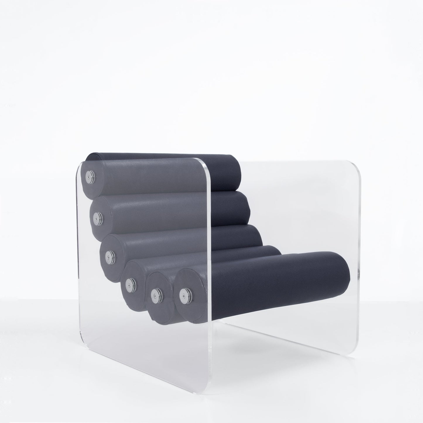 Fauteuil en altuglas et assise runner en cuir vegan MW02 - KUUMO DESIGN - La Maison MilanaiseMW02APC - MS - 3Cuir AnthraciteTransparent