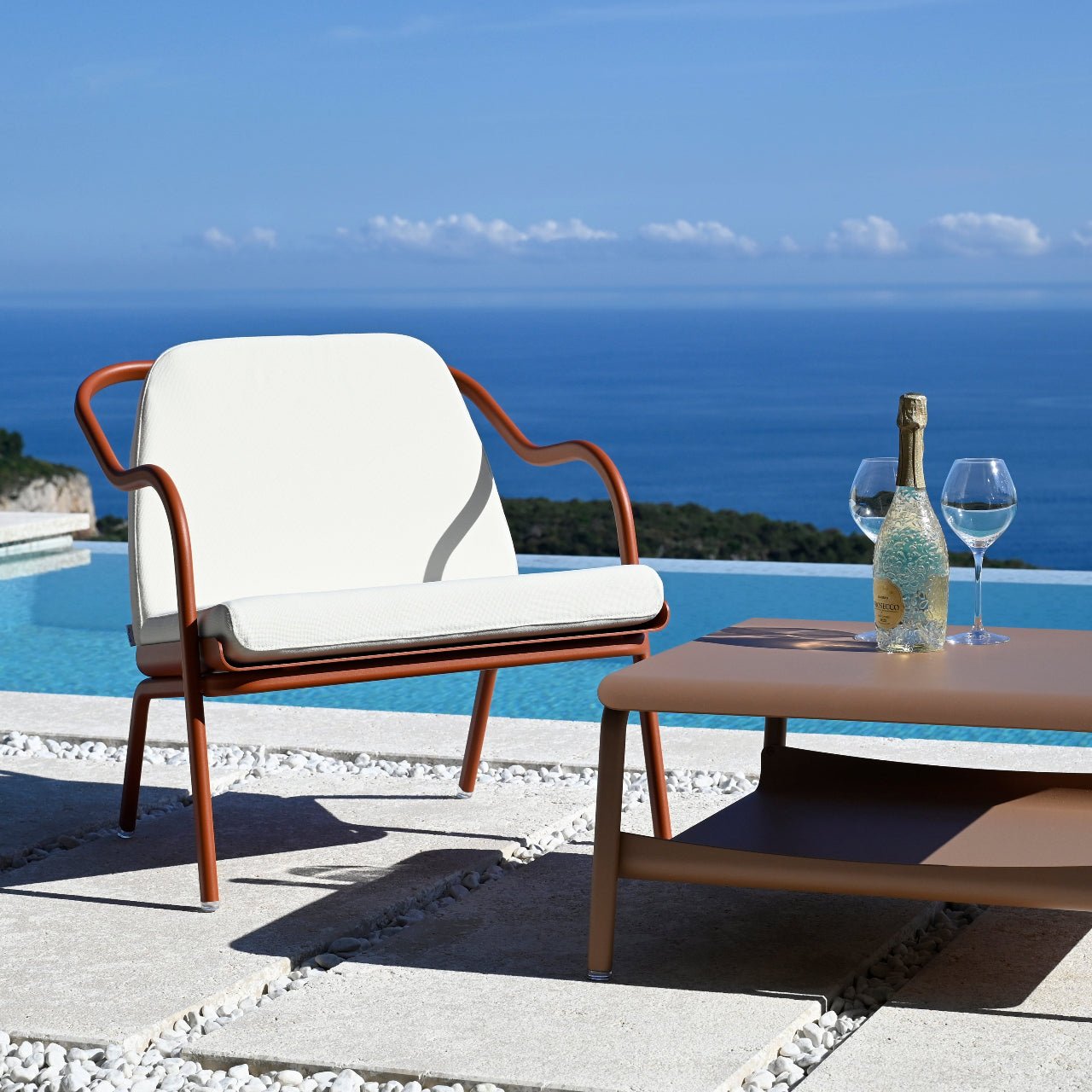 Fauteuil lounge design en aluminium et tissus écru - ALLURE D'AZUR - La Maison MilanaiseCharbonTaupe grainé
