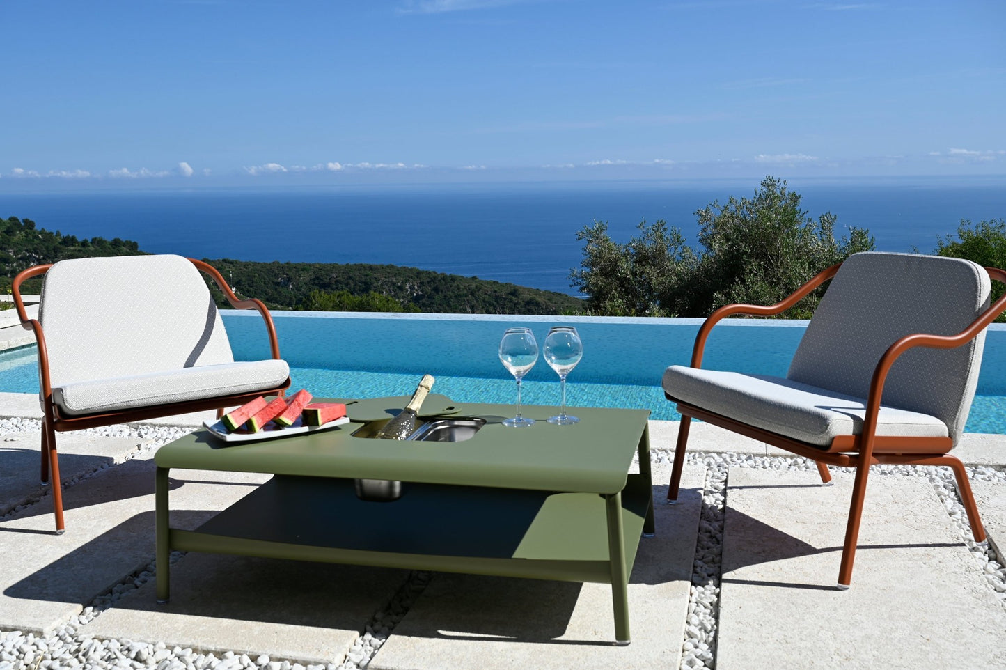 Fauteuil lounge design en aluminium et tissus écru - ALLURE D'AZUR - La Maison MilanaiseTerracottaTaupe grainé