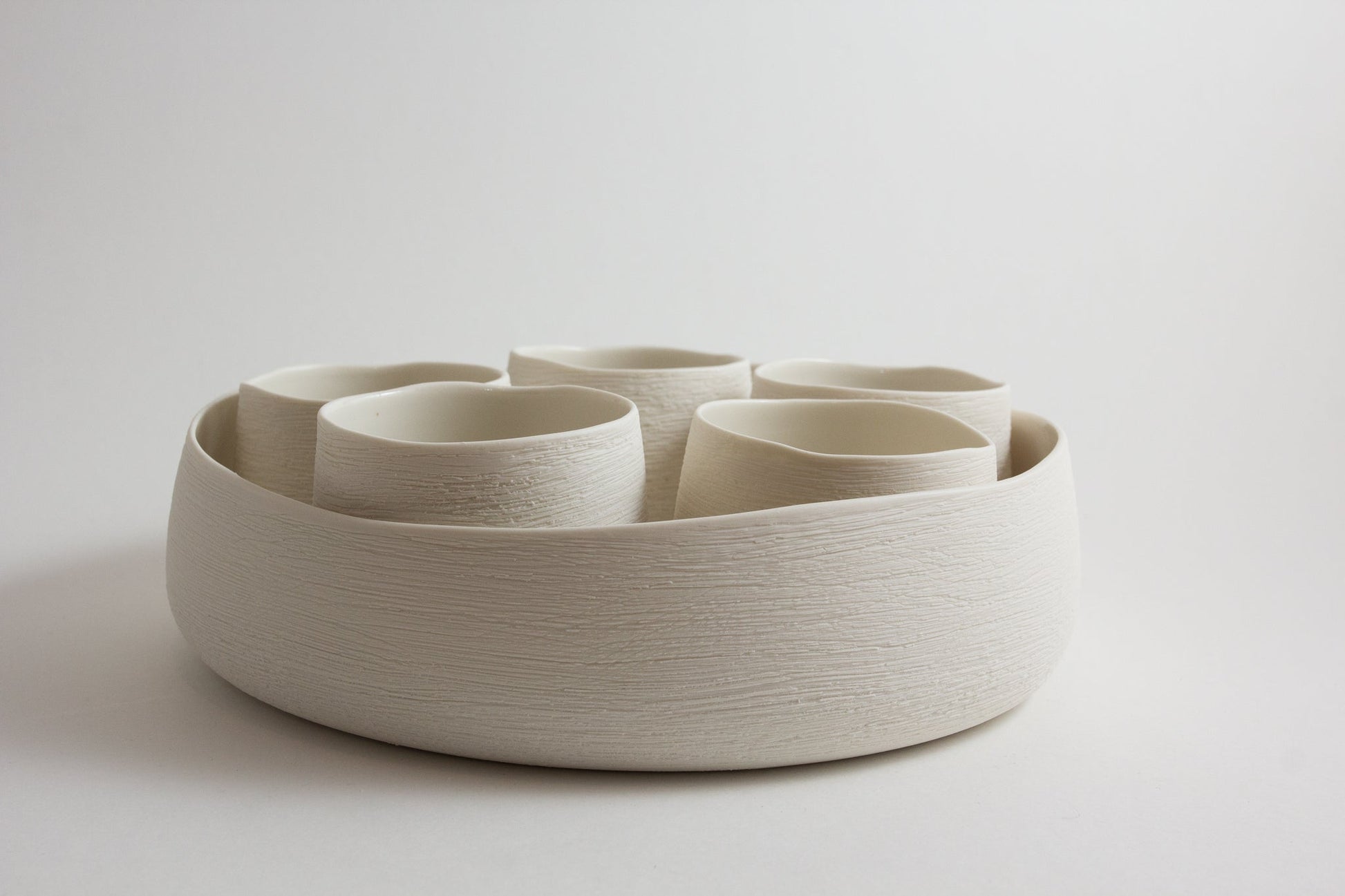 Gobelets en porcelaine griffée - L'ATELIER BERANGERE CERAMIQUE - La Maison MilanaiseBN175