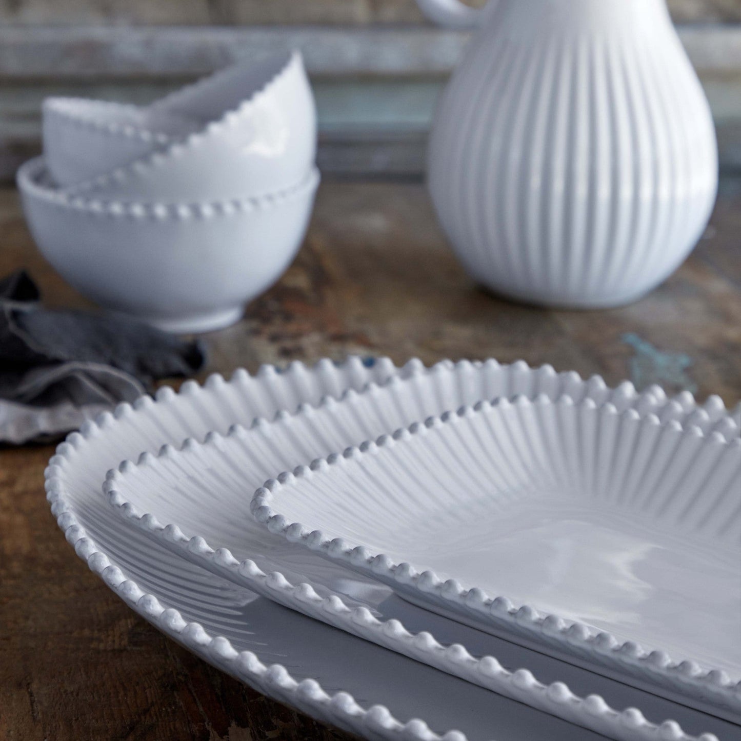 Grand plat ovale en grès fin blanc bord perlé Pearl - COSTA NOVA - La Maison MilanaisePEA501