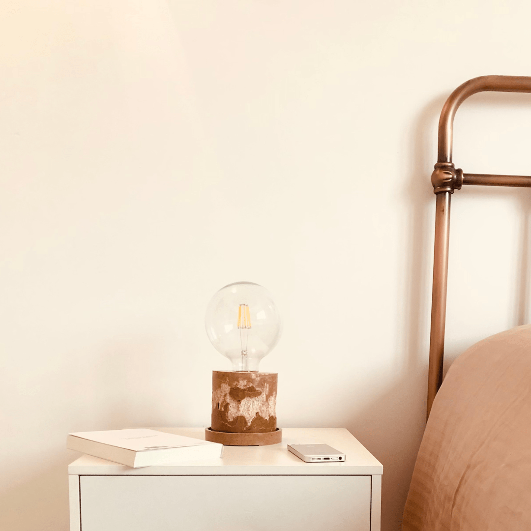 Lampe à poser artisanale en résine végétal "La Lumière" - L'ÉCO MAISON DÉCORATION - La Maison MilanaiseLEMD590093