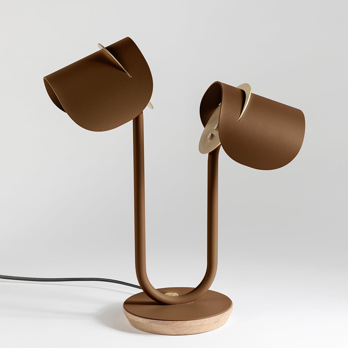 Lampe à poser Artisanat français & matériaux recyclés Pistil - JURIE & JARRE - La Maison MilanaisePILA02CLNOBrun CognacChêne clair recycléNoir