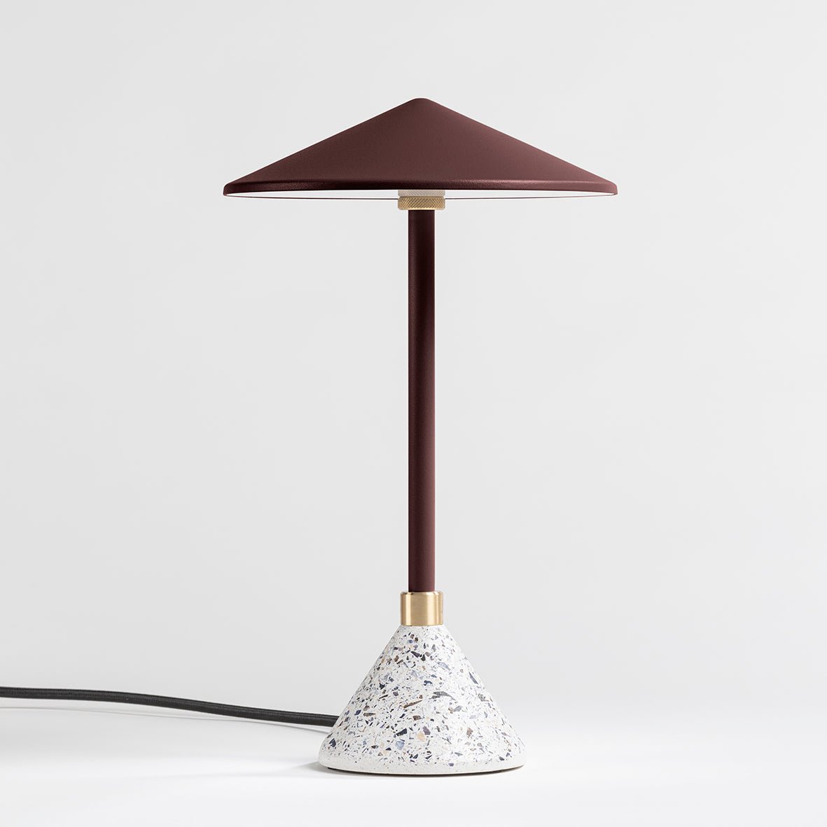 Lampe à poser Design artisanal & écoresponsable Aurore - JURIE & JARRE - La Maison MilanaiseAULA05MENORouge MarsalaMELO - coquilles de moules recycléesNoir