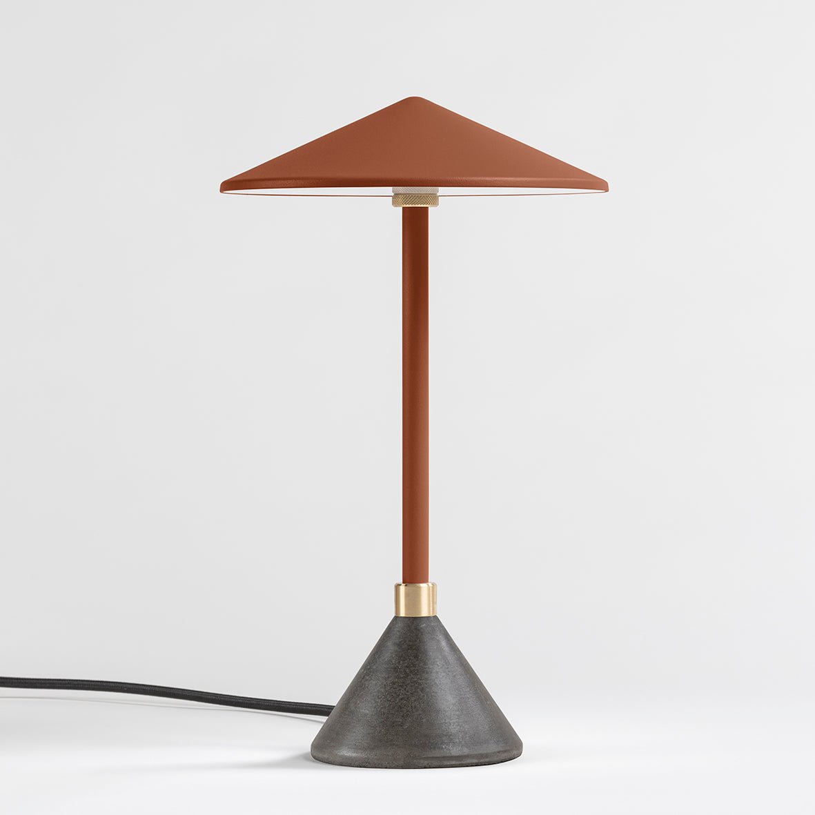 Lampe à poser Design artisanal & écoresponsable Aurore - JURIE & JARRE - La Maison MilanaiseAULA04BANOOrange Terre CuiteBAMA - déchets du batiment recyclésNoir