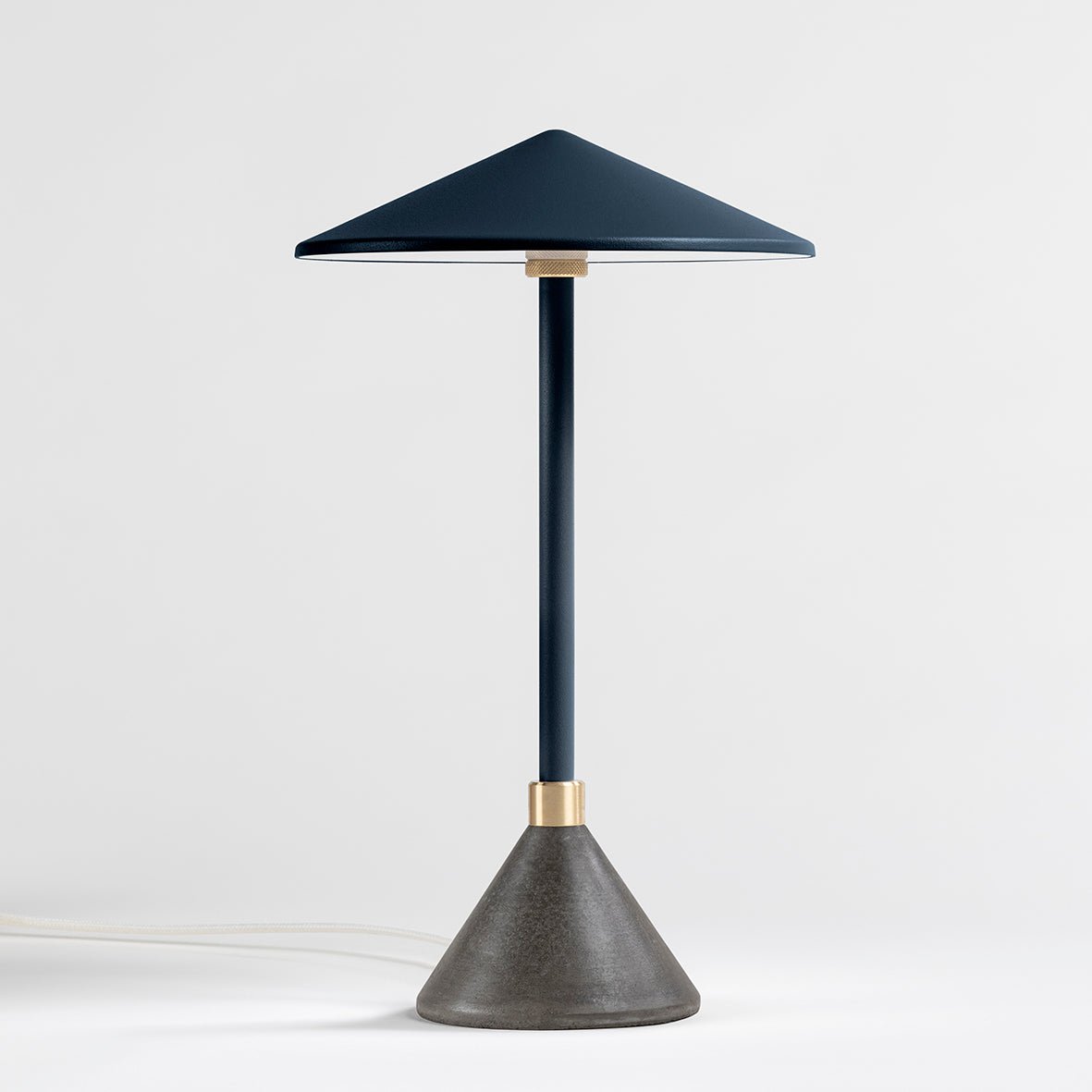 Lampe à poser Design artisanal & écoresponsable Aurore - JURIE & JARRE - La Maison MilanaiseAULA09BABLBleu CrépusculeBAMA - déchets du batiment recyclésBlanc