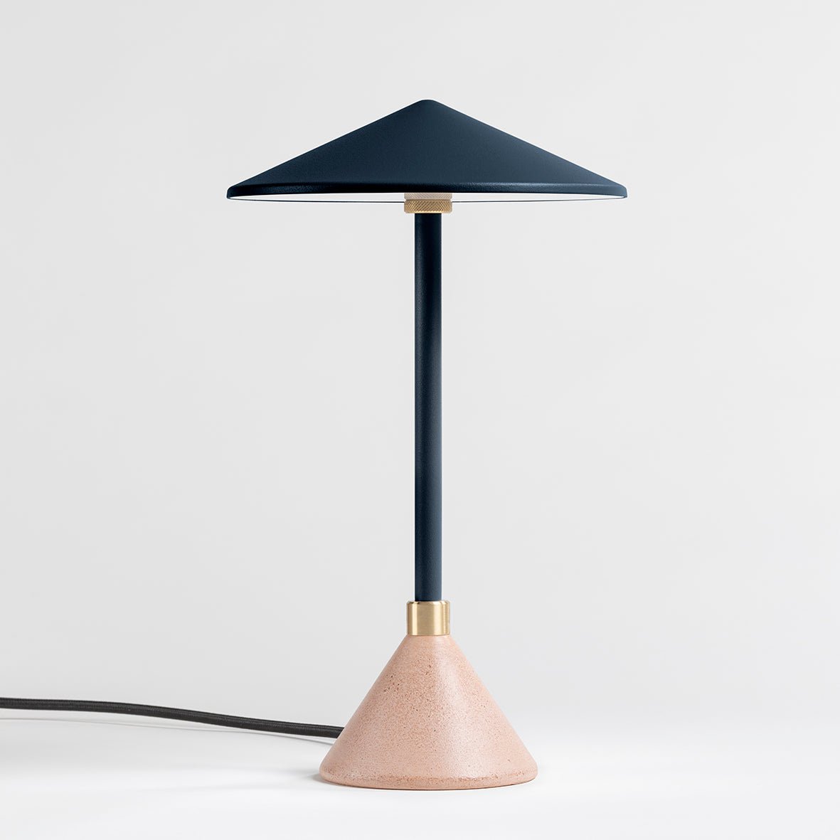 Lampe à poser Design artisanal & écoresponsable Aurore - JURIE & JARRE - La Maison MilanaiseAULA09TENOBleu CrépusculeTERRA - Terre cuite recycléeNoir