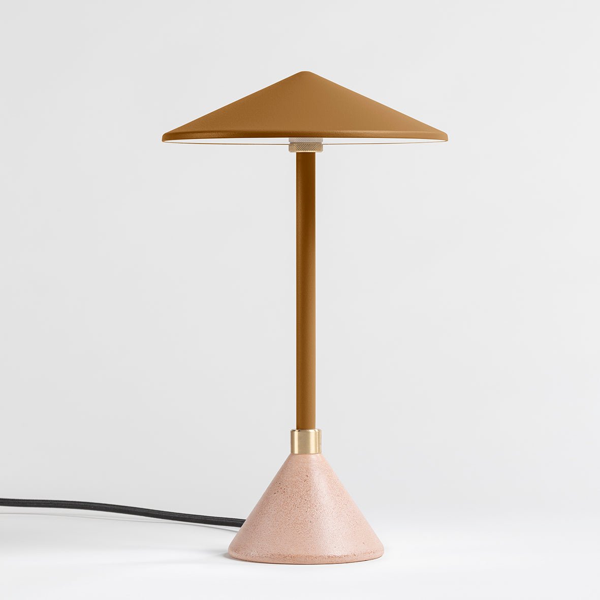 Lampe à poser Design artisanal & écoresponsable Aurore - JURIE & JARRE - La Maison MilanaiseAULA03TENOJaune SafranTERRA - Terre cuite recycléeNoir