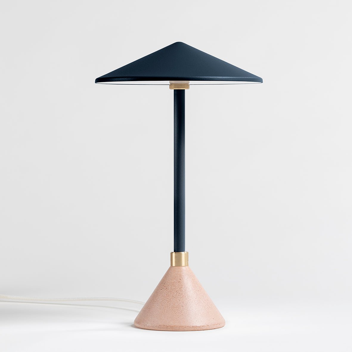 Lampe à poser Design artisanal & écoresponsable Aurore - JURIE & JARRE - La Maison MilanaiseAULA09TEBLBleu CrépusculeTERRA - Terre cuite recycléeBlanc