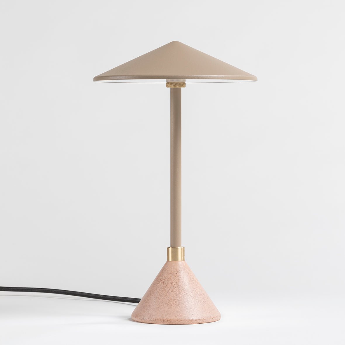 Lampe à poser Design artisanal & écoresponsable Aurore - JURIE & JARRE - La Maison MilanaiseAULA01TENOBeige LinTERRA - Terre cuite recycléeNoir