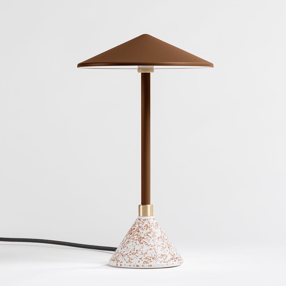 Lampe à poser Design artisanal & écoresponsable Aurore - JURIE & JARRE - La Maison MilanaiseAULA02OFNOBrun CognacOFEL - coquilles d'oeufs recycléesNoir