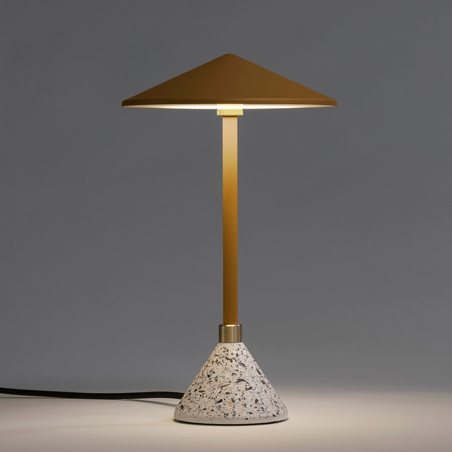 Lampe à poser Design artisanal & écoresponsable Aurore - JURIE & JARRE - La Maison MilanaiseAULA06MENOBlanc AlbâtreMELO - coquilles de moules recycléesNoir