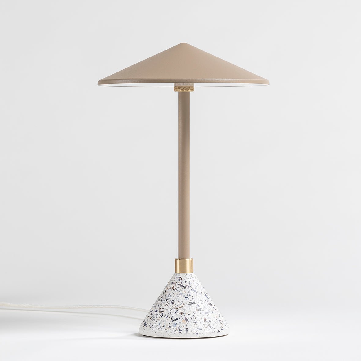 Lampe à poser Design artisanal & écoresponsable Aurore - JURIE & JARRE - La Maison MilanaiseAULA01MEBLBeige LinMELO - coquilles de moules recycléesBlanc