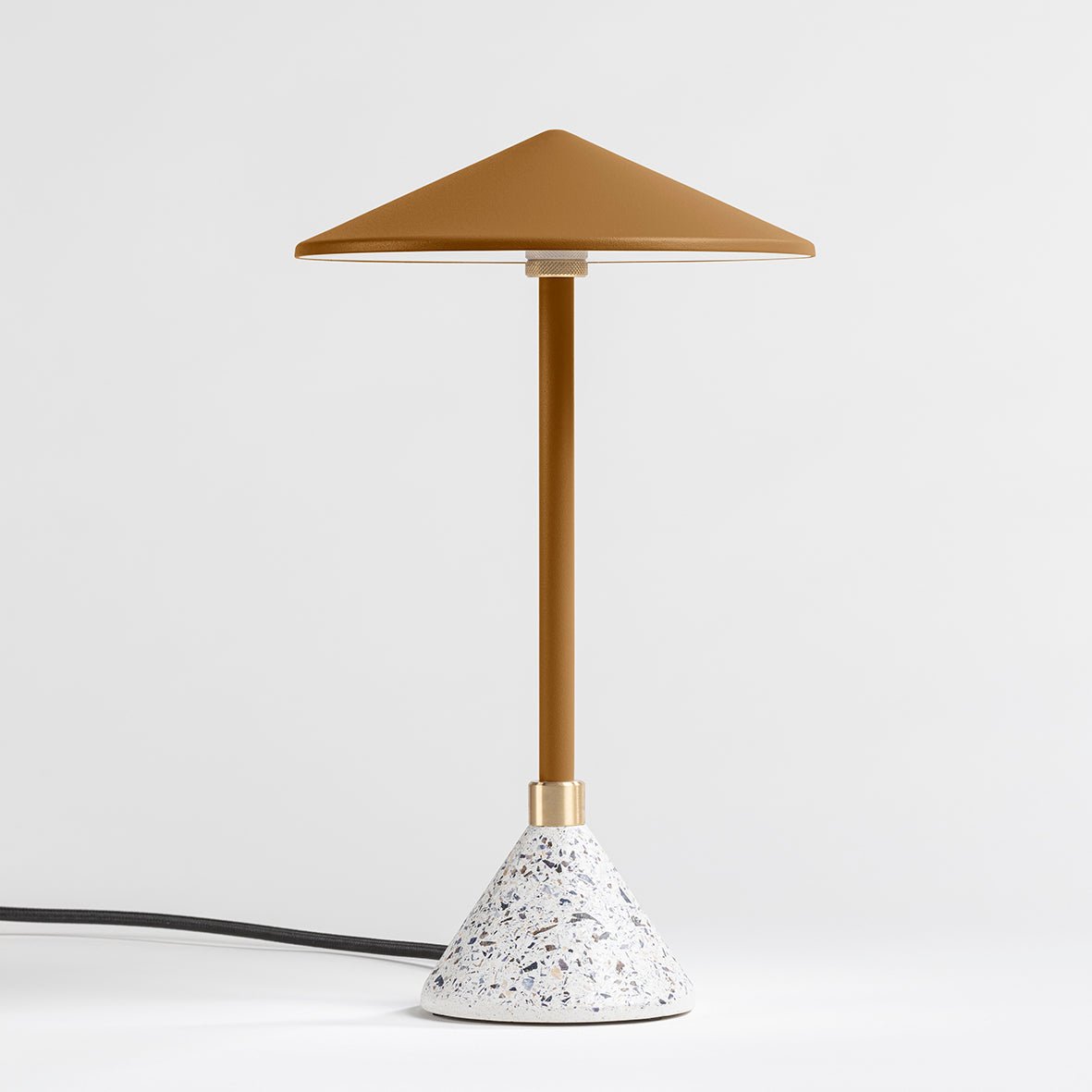 Lampe à poser Design artisanal & écoresponsable Aurore - JURIE & JARRE - La Maison MilanaiseAULA03MENOJaune SafranMELO - coquilles de moules recycléesNoir