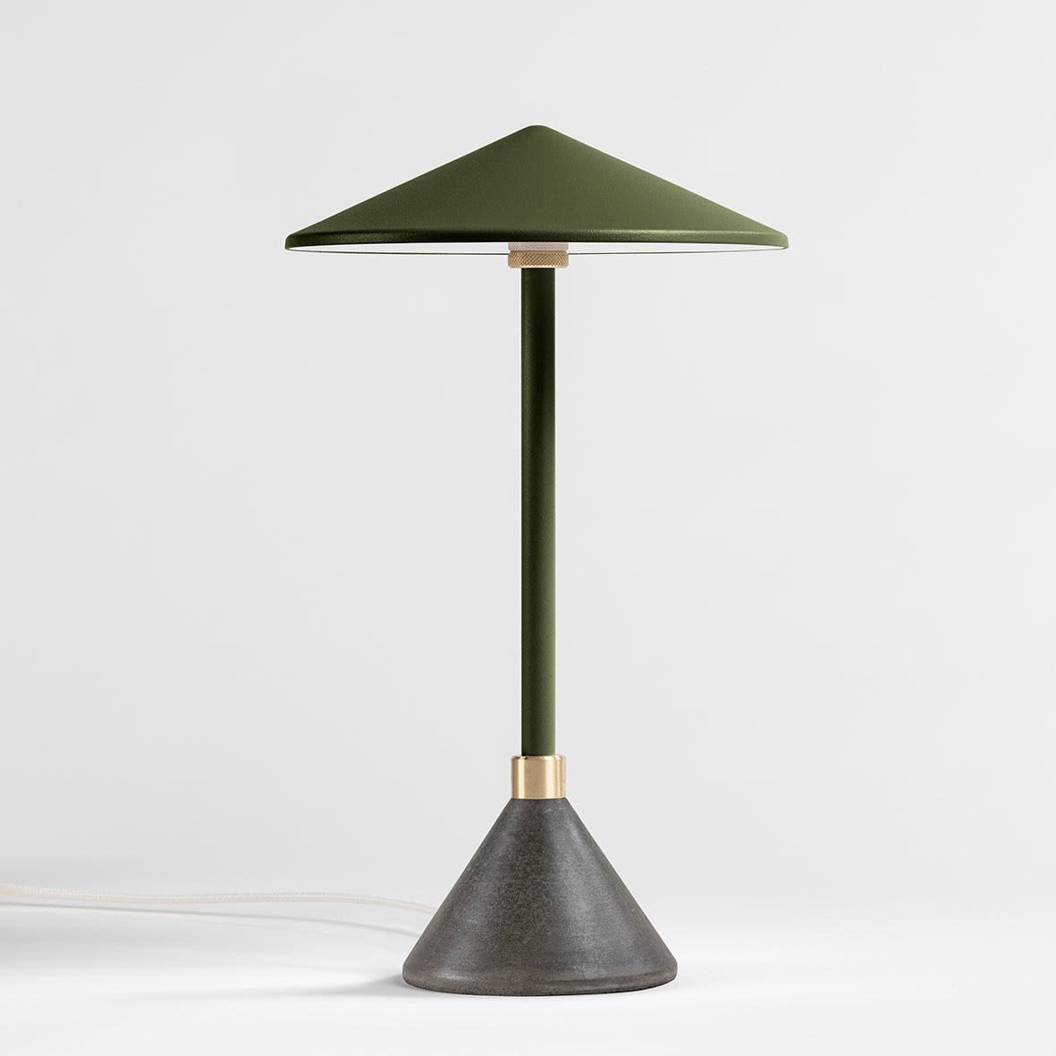 Lampe à poser Design artisanal & écoresponsable Aurore - JURIE & JARRE - La Maison MilanaiseAULA07BABLVert OliveBAMA - déchets du batiment recyclésBlanc