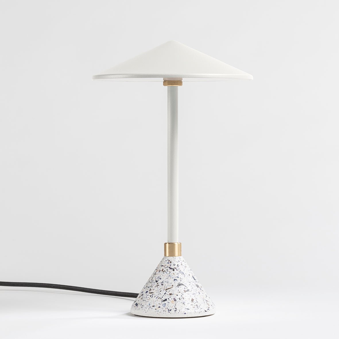 Lampe à poser Design artisanal & écoresponsable Aurore - JURIE & JARRE - La Maison MilanaiseAULA06MENOBlanc AlbâtreMELO - coquilles de moules recycléesNoir
