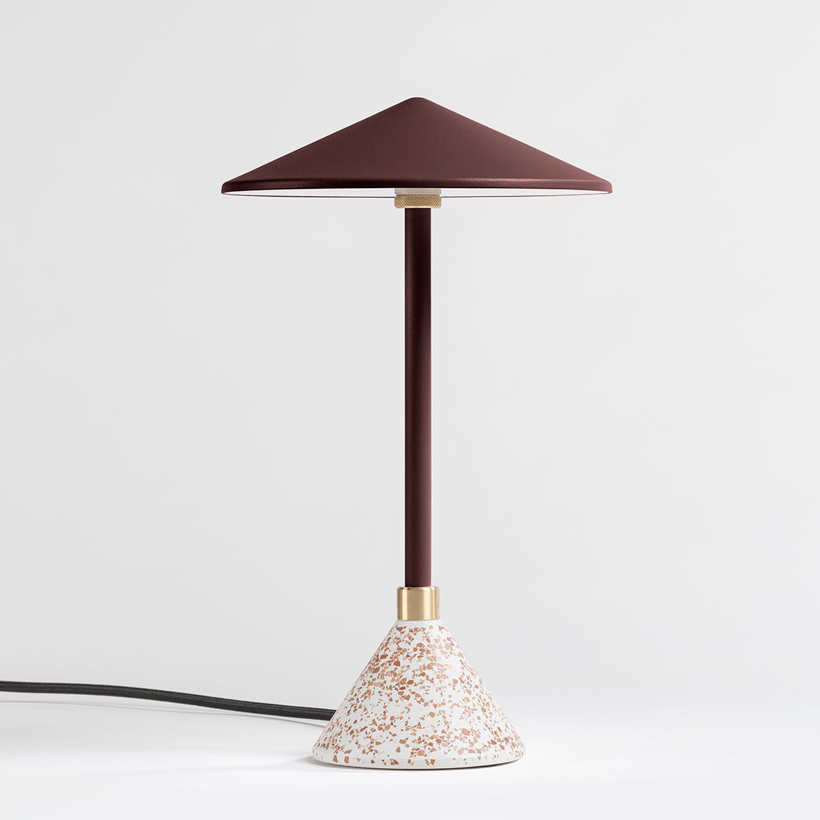Lampe à poser Design artisanal & écoresponsable Aurore - JURIE & JARRE - La Maison MilanaiseAULA05OFNORouge MarsalaOFEL - coquilles d'oeufs recycléesNoir