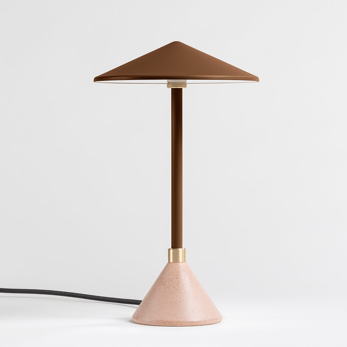 Lampe à poser Design artisanal & écoresponsable Aurore - JURIE & JARRE - La Maison MilanaiseAULA02TENOBrun CognacTERRA - Terre cuite recycléeNoir