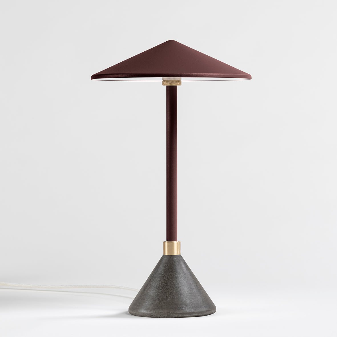 Lampe à poser Design artisanal & écoresponsable Aurore - JURIE & JARRE - La Maison MilanaiseAULA05BABLRouge MarsalaBAMA - déchets du batiment recyclésBlanc