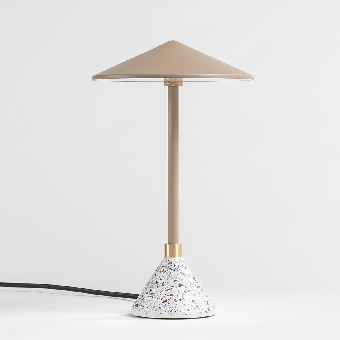 Lampe à poser Design artisanal & écoresponsable Aurore - JURIE & JARRE - La Maison MilanaiseAULA01MENOBeige LinMELO - coquilles de moules recycléesNoir