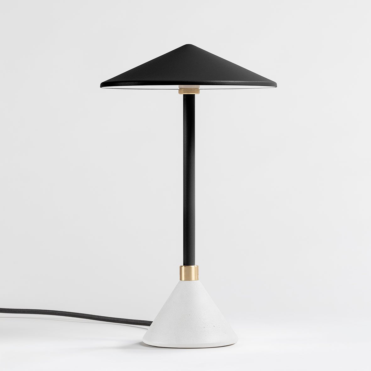 Lampe à poser Design artisanal & écoresponsable Aurore - JURIE & JARRE - La Maison MilanaiseAULA10SINONoir EbèneSILO - Silice recycléeNoir
