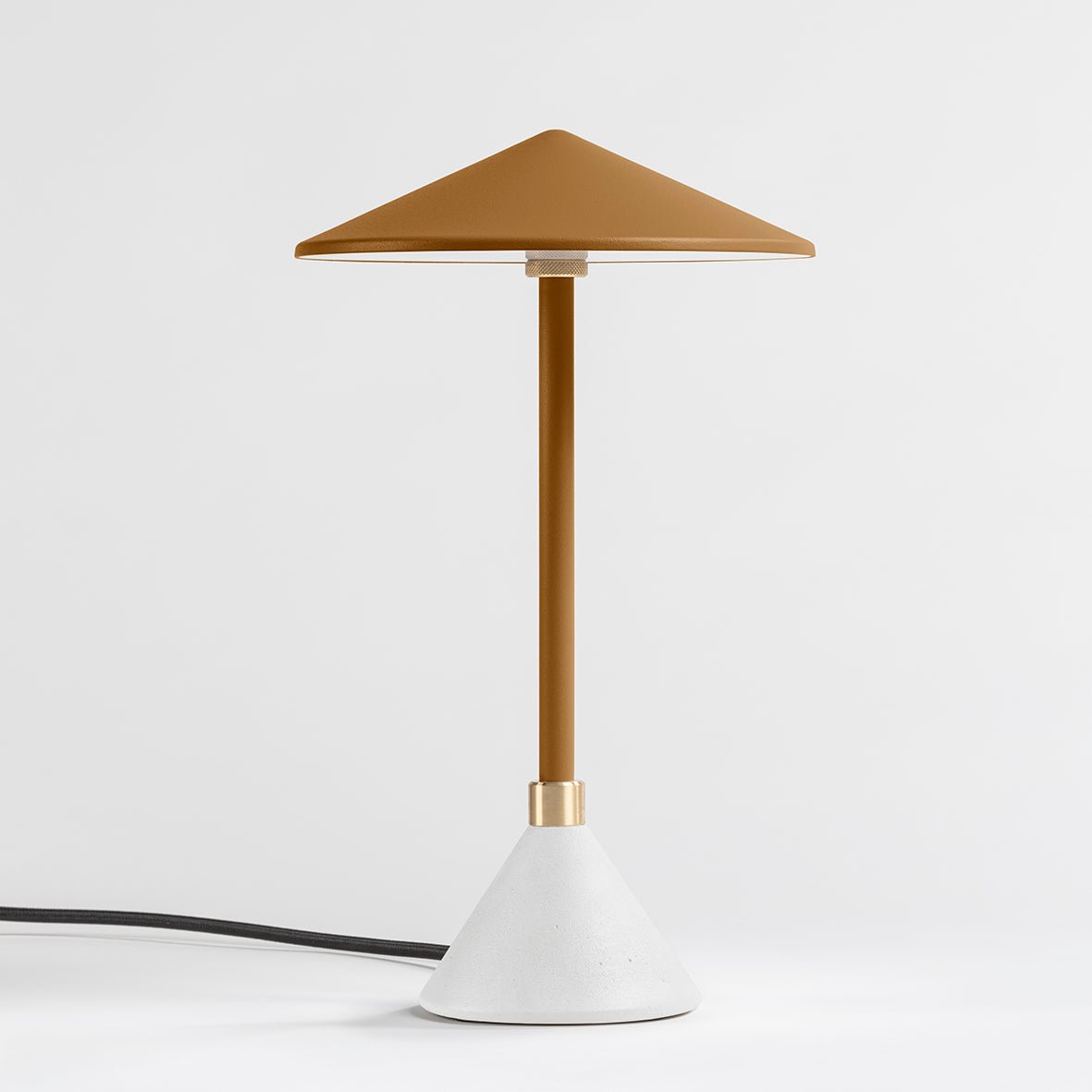Lampe à poser Design artisanal & écoresponsable Aurore - JURIE & JARRE - La Maison MilanaiseAULA03SINOJaune SafranSILO - Silice recycléeNoir