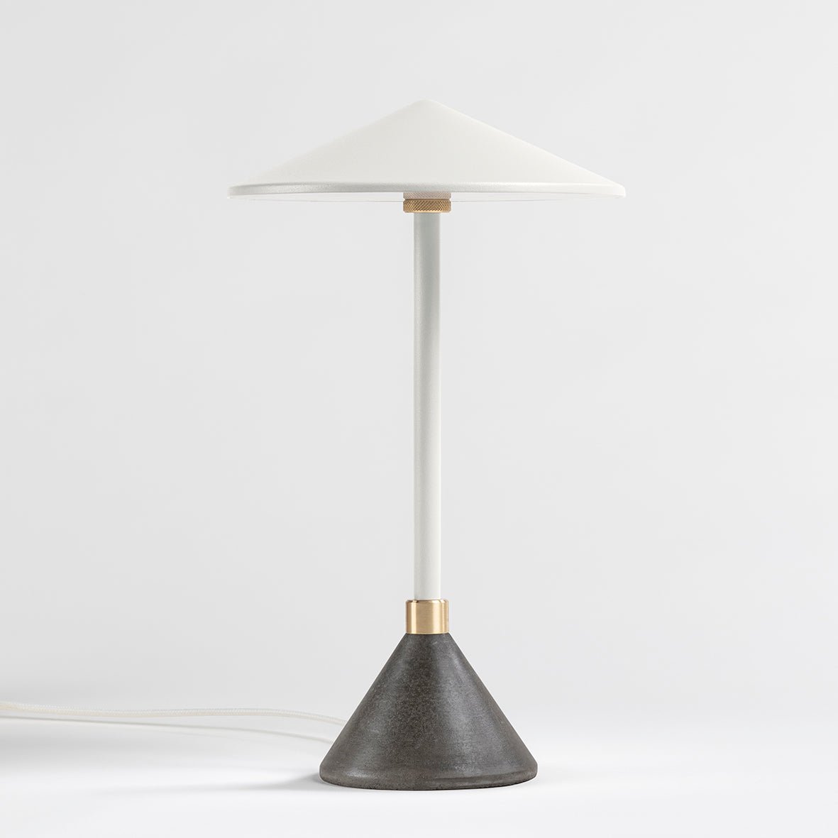 Lampe à poser Design artisanal & écoresponsable Aurore - JURIE & JARRE - La Maison MilanaiseAULA06BABLBlanc AlbâtreBAMA - déchets du batiment recyclésBlanc