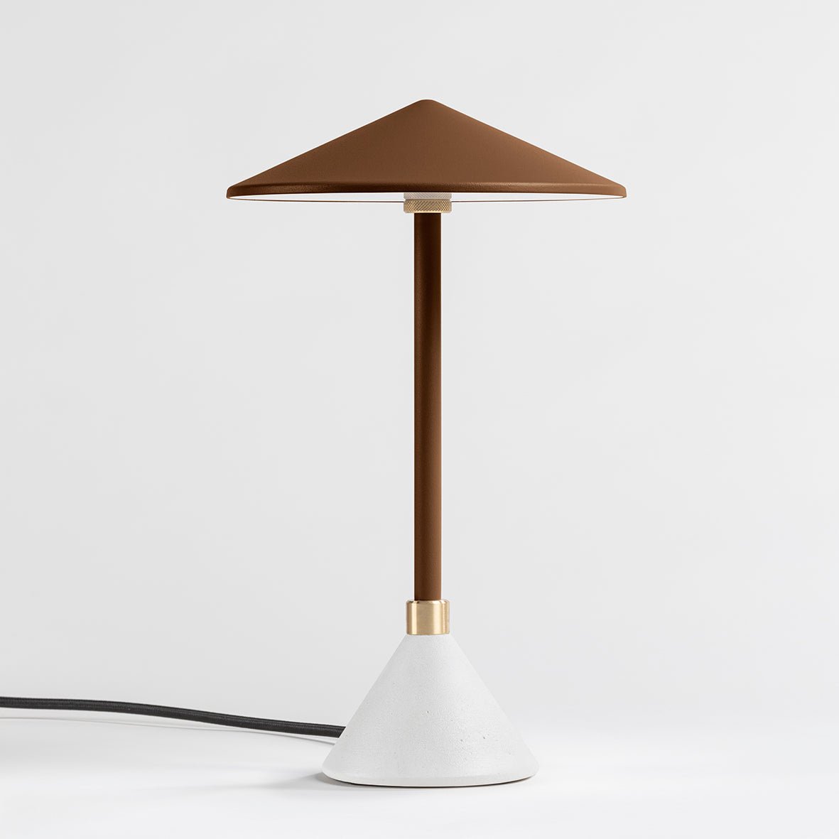 Lampe à poser Design artisanal & écoresponsable Aurore - JURIE & JARRE - La Maison MilanaiseAULA02SINOBrun CognacSILO - Silice recycléeNoir