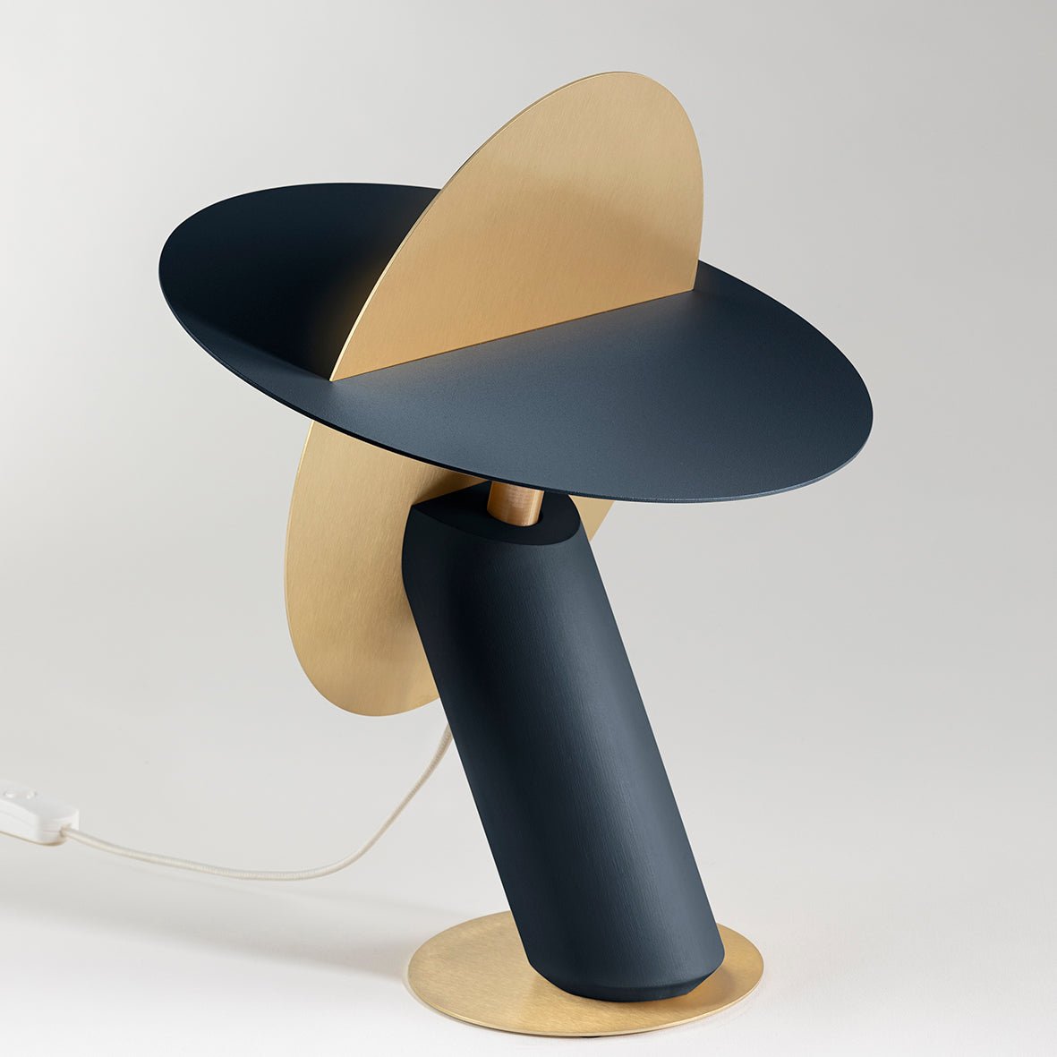 Lampe à poser design durable en hêtre & laiton Céleste - JURIE & JARRE - La Maison MilanaiseCELA09BLBleu CrépusculeBlanc