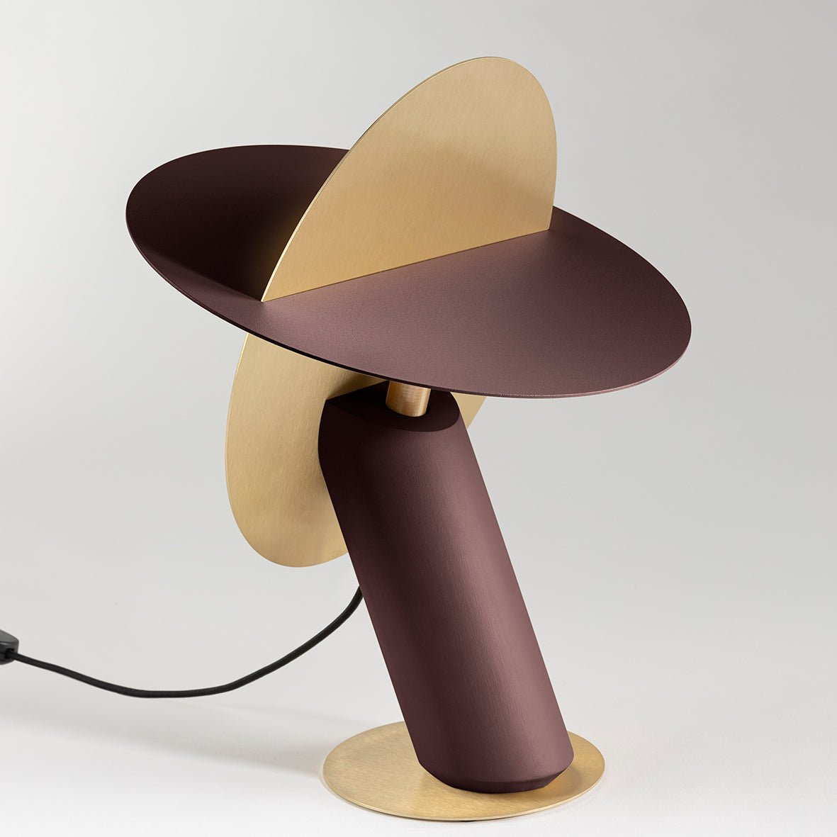 Lampe à poser design durable en hêtre & laiton Céleste - JURIE & JARRE - La Maison MilanaiseCELA05NORouge MarsalaNoir