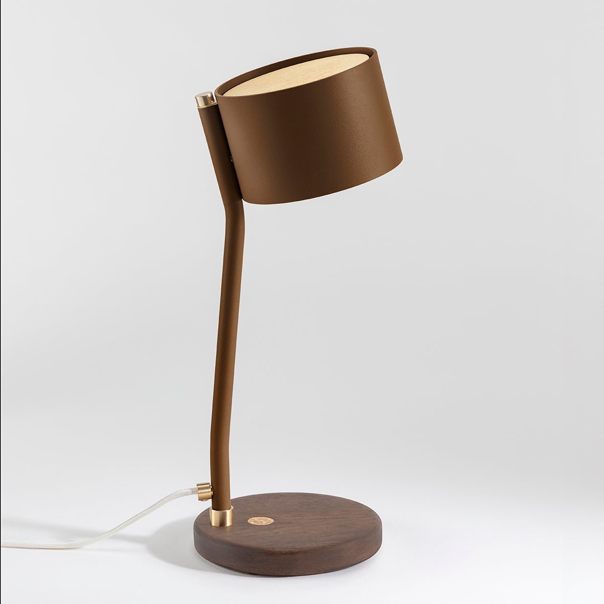 Lampe à poser design recyclé et artisanat français Canopée - JURIE & JARRE - La Maison MilanaiseCALA02FOBLBrun CognacChêne foncé recycléBlanc