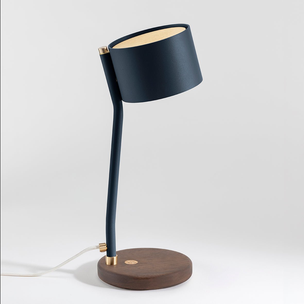Lampe à poser design recyclé et artisanat français Canopée - JURIE & JARRE - La Maison MilanaiseCALA09FOBLBleu CrépusculeChêne foncé recycléBlanc