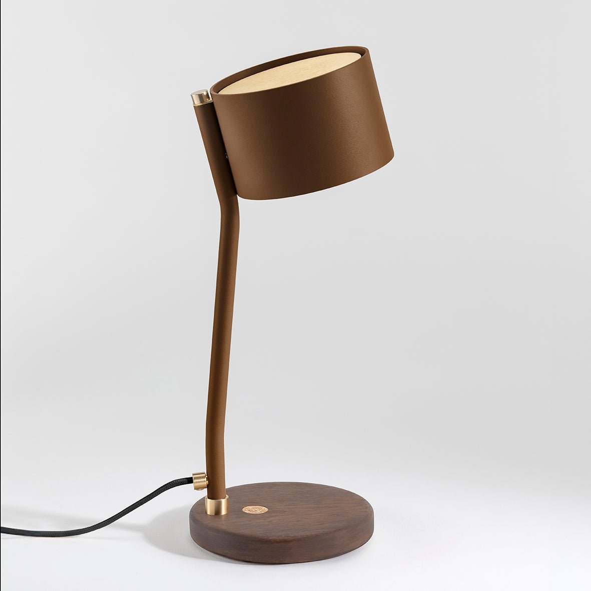 Lampe à poser design recyclé et artisanat français Canopée - JURIE & JARRE - La Maison MilanaiseCALA02FONOBrun CognacChêne foncé recycléNoir