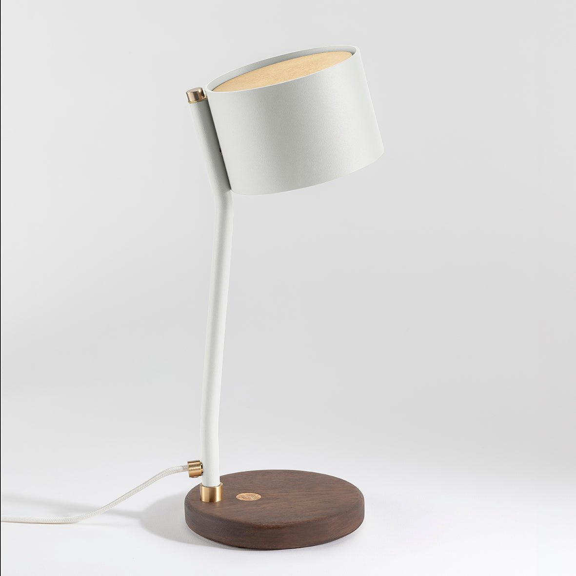 Lampe à poser design recyclé et artisanat français Canopée - JURIE & JARRE - La Maison MilanaiseCALA06FOBLBlanc AlbâtreChêne foncé recycléBlanc