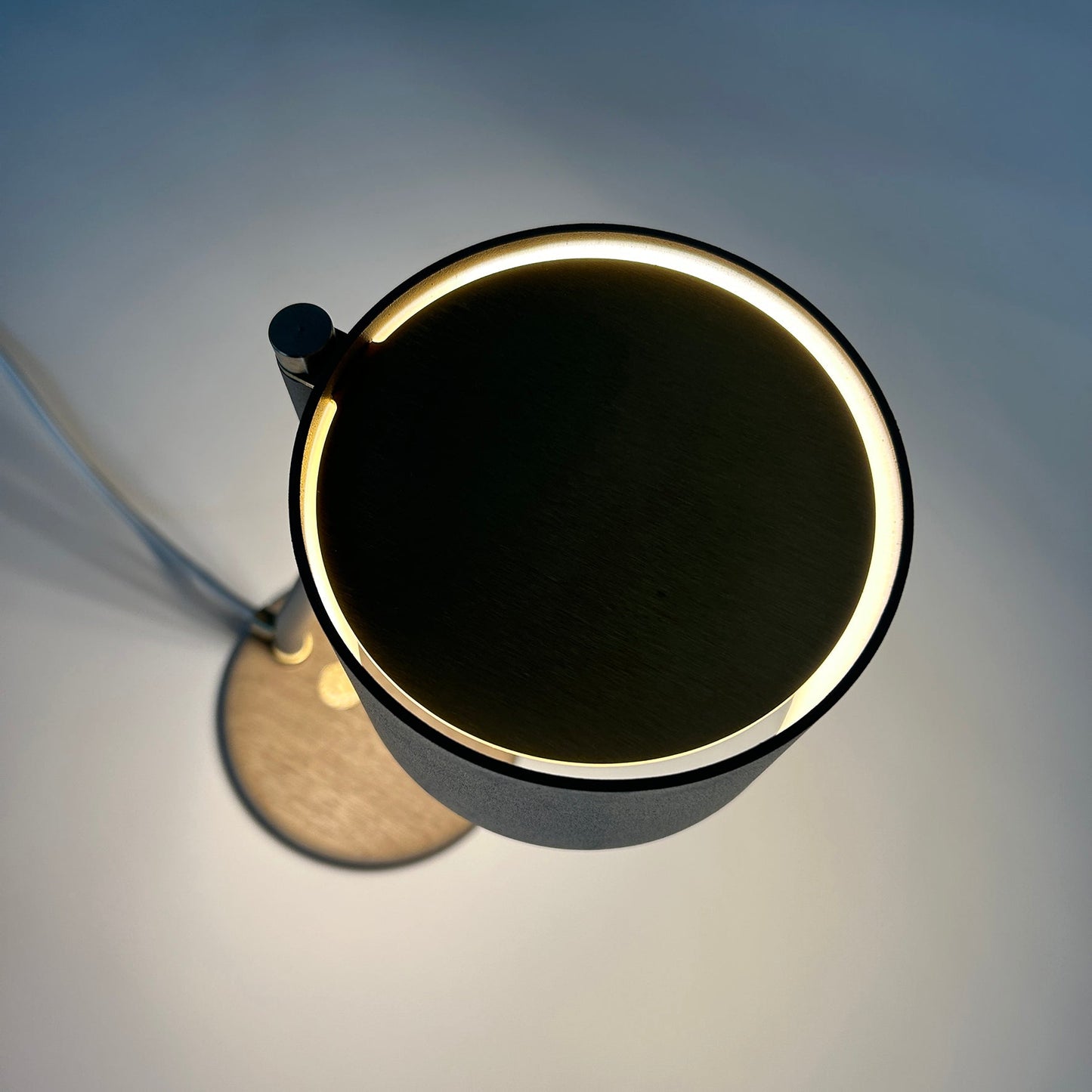 Lampe à poser design recyclé et artisanat français Canopée - JURIE & JARRE - La Maison MilanaiseCALA06FONOBlanc AlbâtreChêne foncé recycléNoir