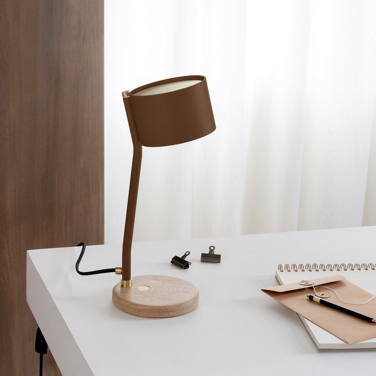 Lampe à poser design recyclé et artisanat français Canopée - JURIE & JARRE - La Maison MilanaiseCALA06FONOBlanc AlbâtreChêne foncé recycléNoir