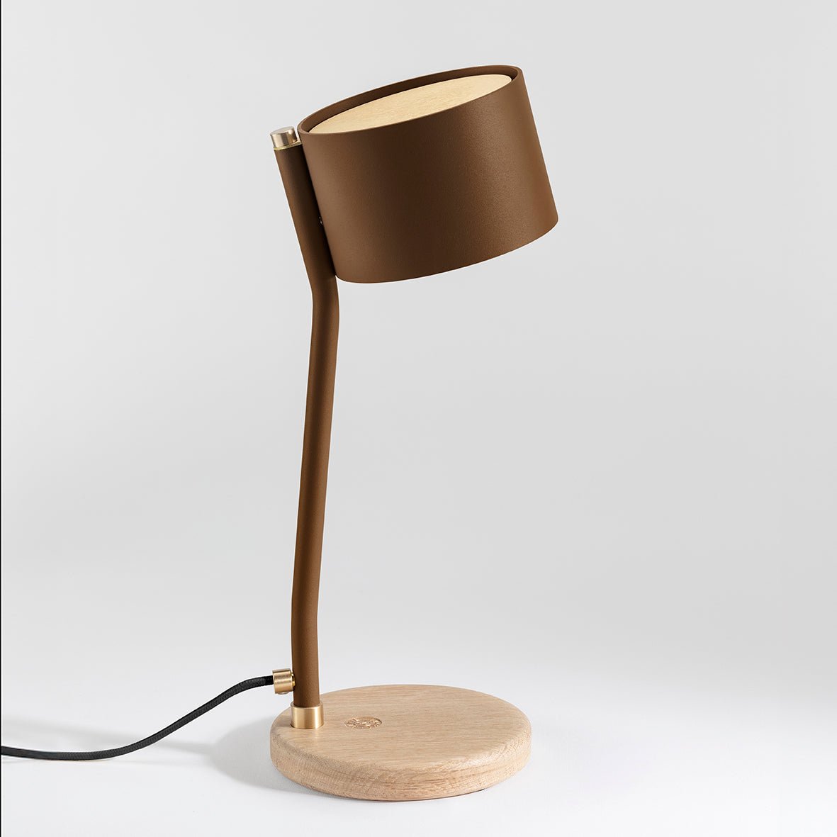 Lampe à poser design recyclé et artisanat français Canopée - JURIE & JARRE - La Maison MilanaiseCALA02CLNOBrun CognacChêne clair recycléNoir